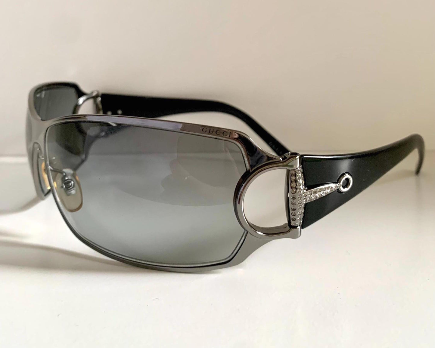 Gucci 90s vintage sunglasses - black and silver wrap frame with Strass Horsebit logo